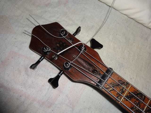 бас гитара Cremona aкустическая