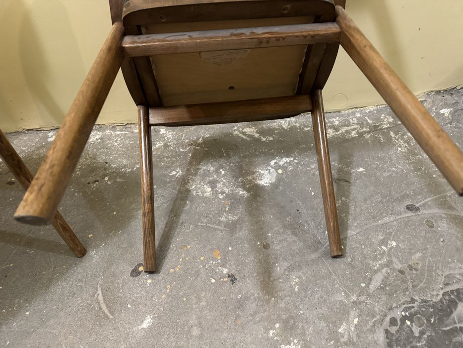 Stare krzesla lite drewno