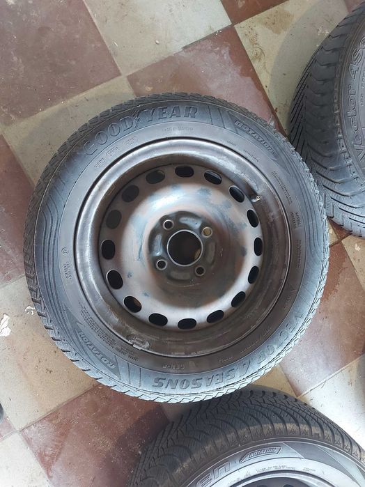Felgi stalowe z oponami 15 cali
