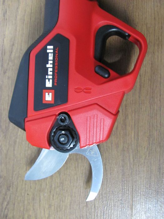 Секатор безщітковий серії Professional Einhell GP-LS 18/28 Li BL професійний та Секатор Einhell GE-LS 18 Li ножиці садові привезено з Німеччини