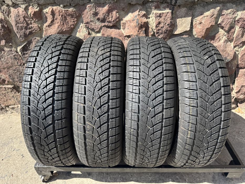 215/70R16 Goodyear Ice SUV Gen-1 4шт 2021рік Німеччина