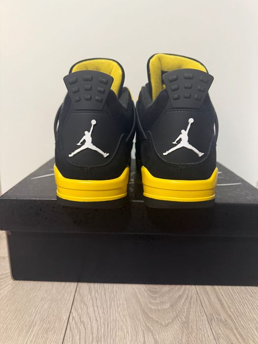 Jordan 4 Thunder