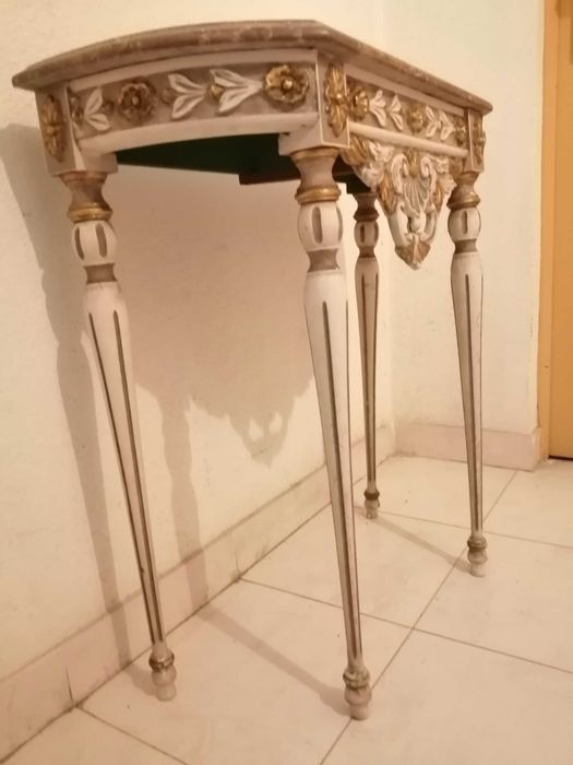 Mesa em talha dourada