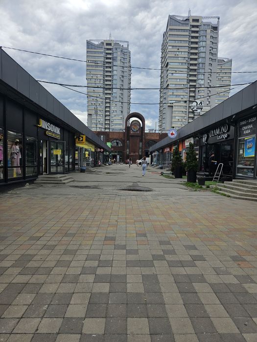 Метро  Шулявська,від 130-до 300м.кв