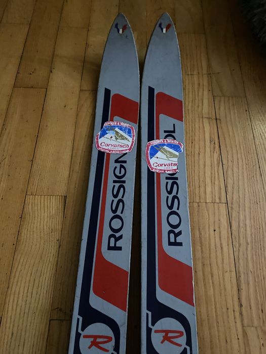 Narty. Zjazdowe z wiazaniami