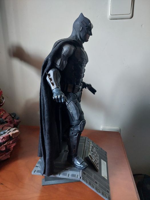 Hot toys justice league Tactical Suit
