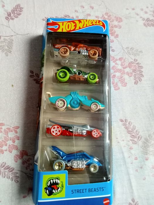 Samochodziki hot wheels street beasts