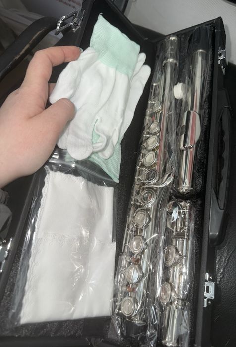 Продам нову поперечну флейту у строї С .