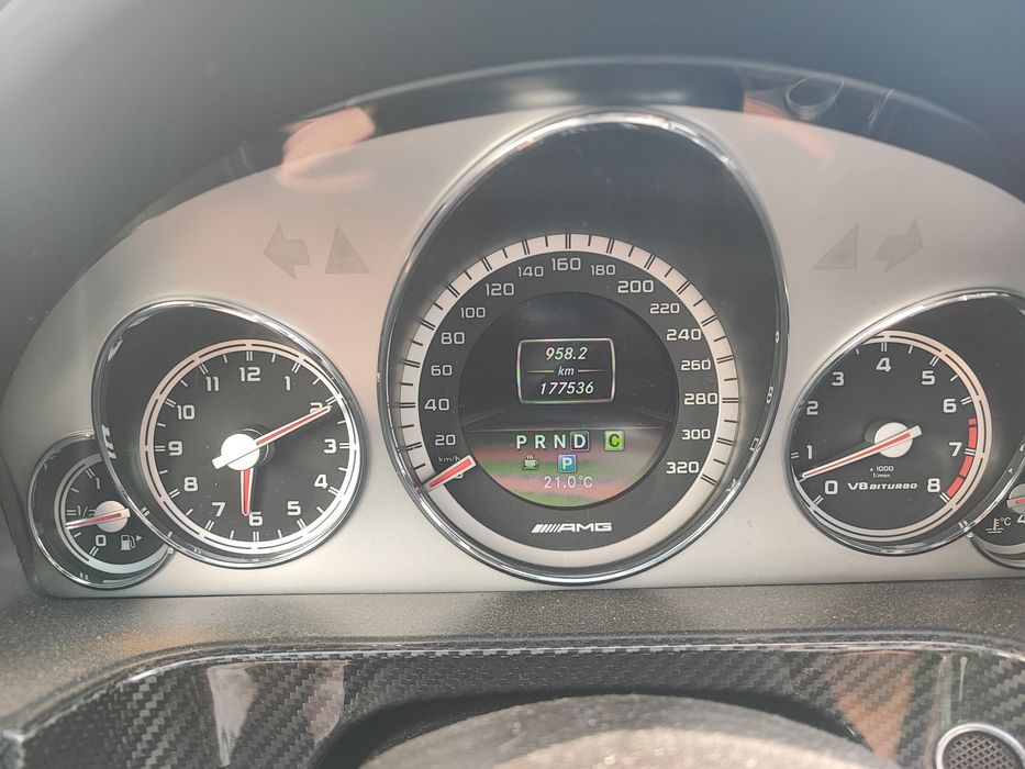 Mercedes E63 AMG 5.5 V8 biturbo 525cv