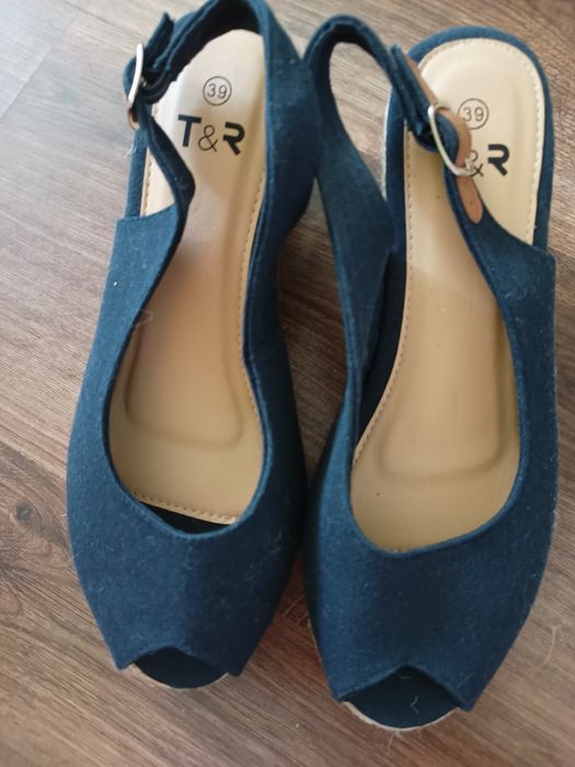 Sandały rozm. 39, nowe