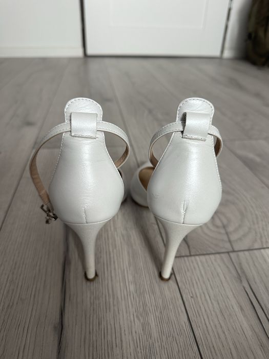 Buty slubne biale szpilki