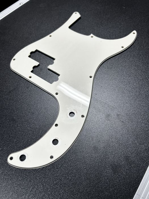 Pickguard para Fender Precison Bass