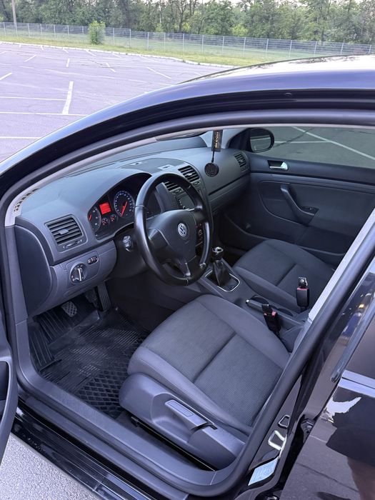 Продам Volkswagen golf 5