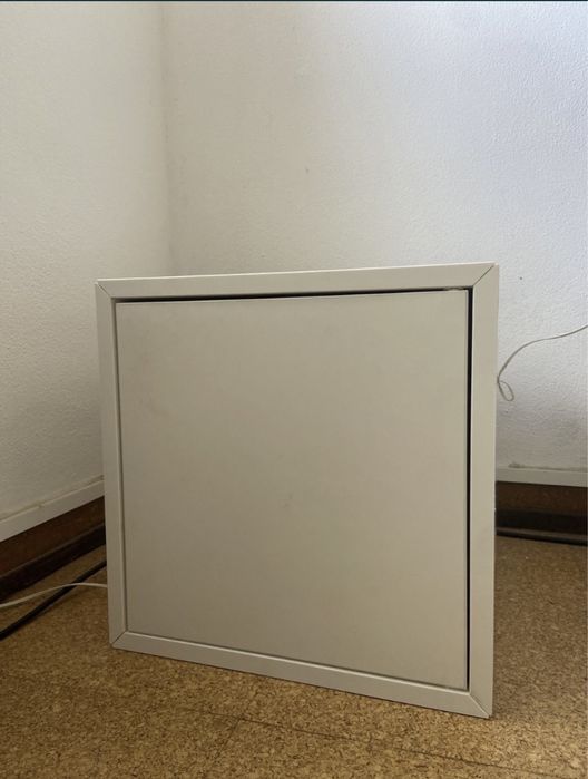 Cubo Kallax com porta