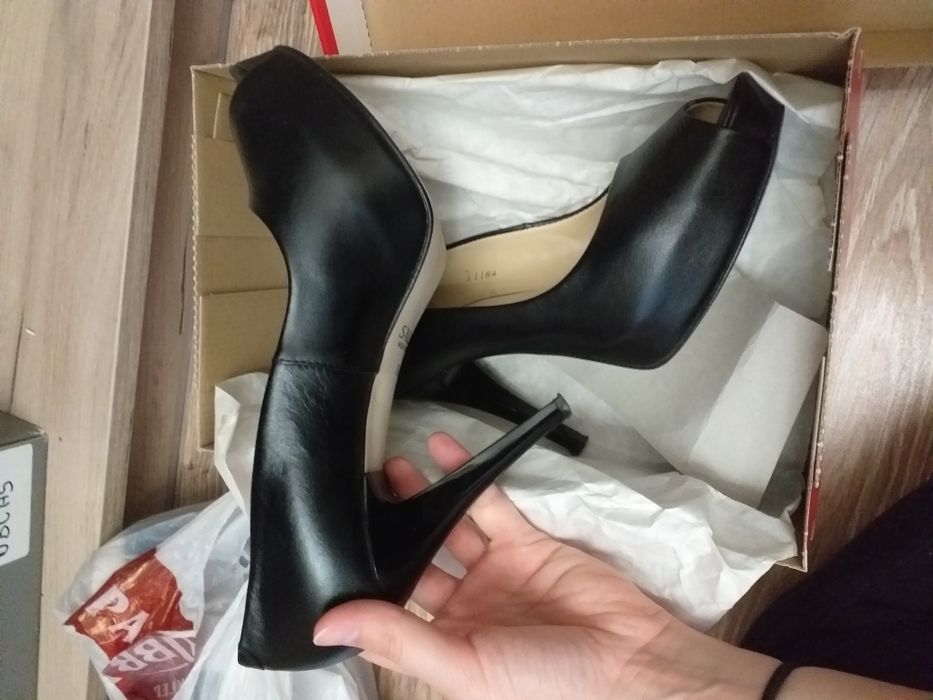 Buty na obcasie,czarne