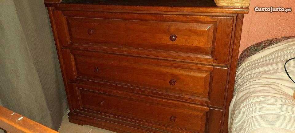 Cômoda em madeira maciça – 3 gavetas (grande)