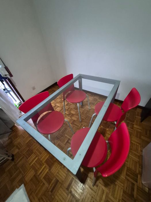 Mesa 4 lugares e mesa de apoio vidro e aço