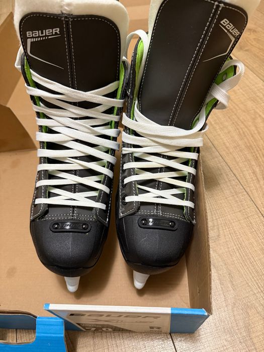 Коньки BAUER нові.