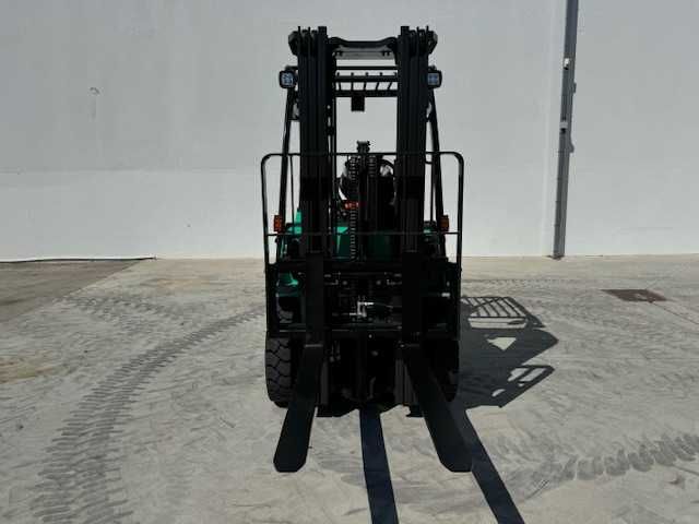 Empilhador Mitsubishi FD25N3 NOVO