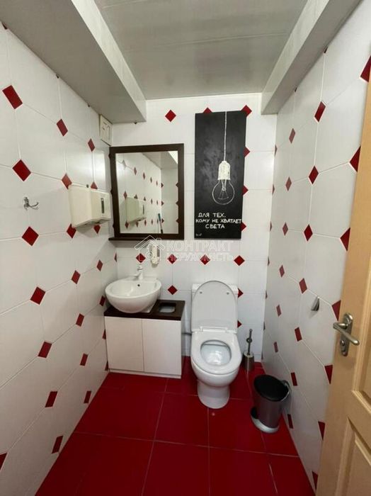 Сдам в аренду помещение н/ф 223м2 центр красная линия пл. Конституции