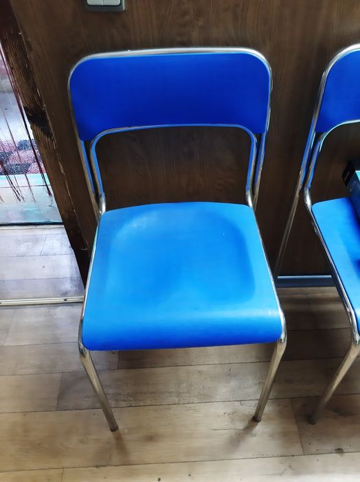 Продам стул крепкий и устойчивый.