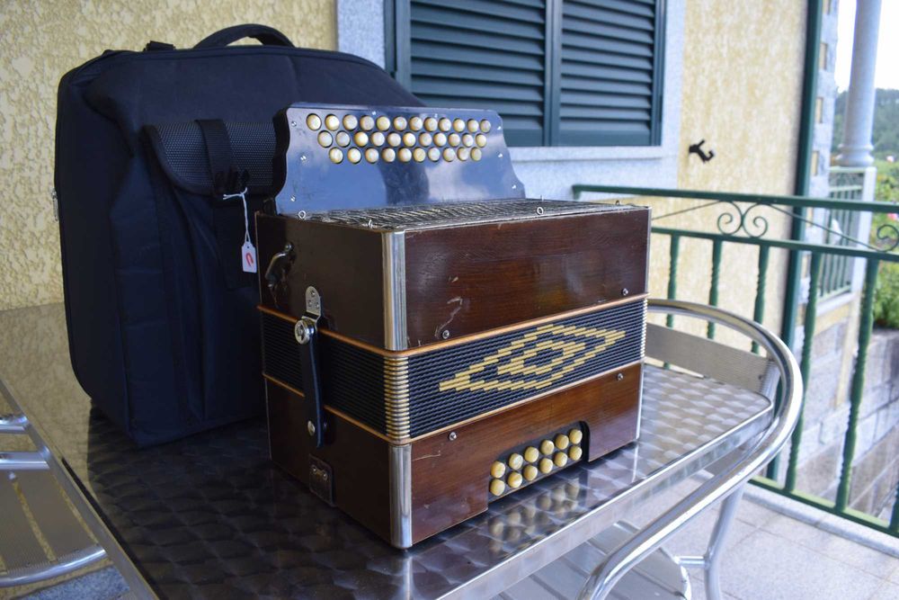 Concertina Hohner 3 voz. Sol# Do# Fa#64176343677827121