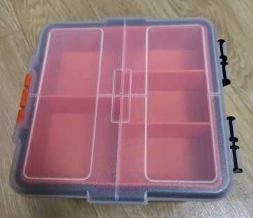 Wielofunkcyjna skrzynka na drobne akcesoria.