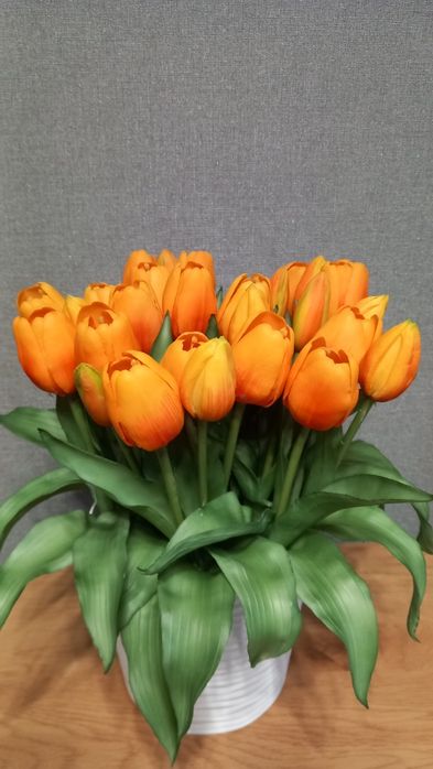 Композиція із штучних квітів