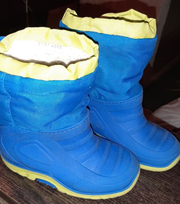 Непромокаючі резинові чоботи з утепленням