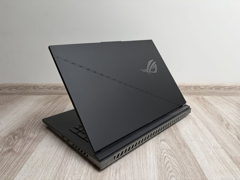 ASUS ROG Strix SCAR 18 | RTX 4090 (16GB) | i9-13980HX | 64GB RAM DDR5 | 2TB |