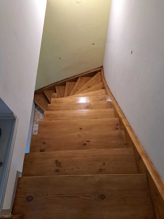 Renowacja schodów drewnianych, drzwi