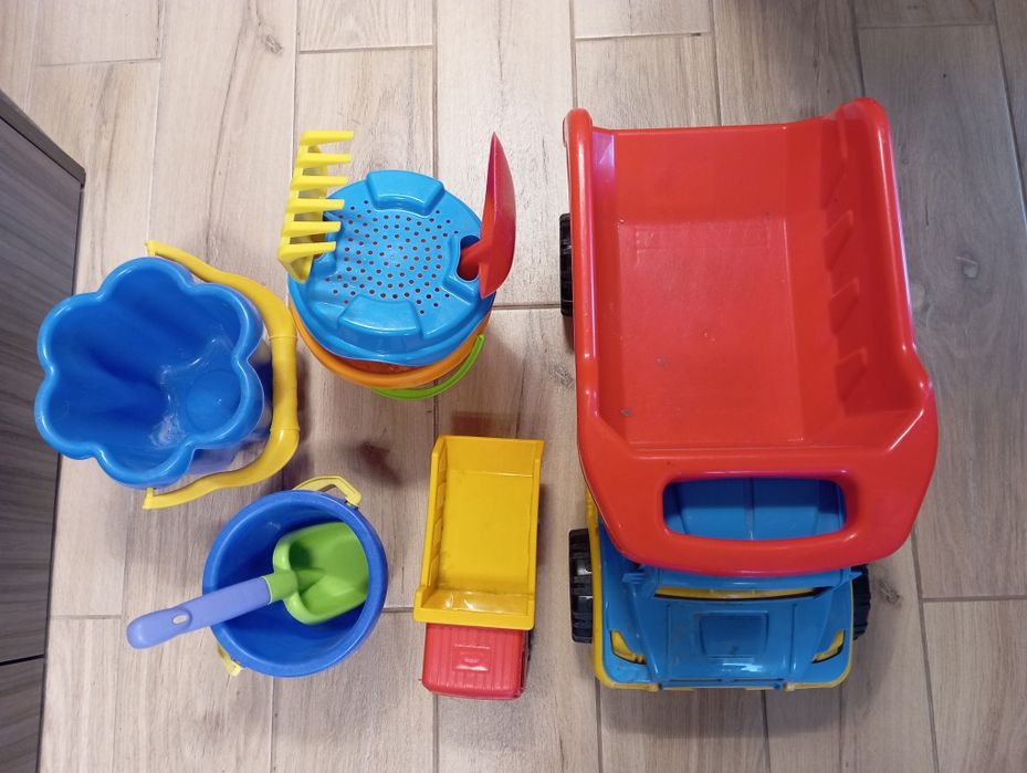 Zestaw zabawek do piaskownicy dla chłopca