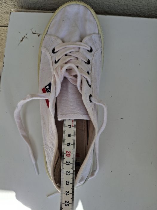 Białe trampki Levi's 40