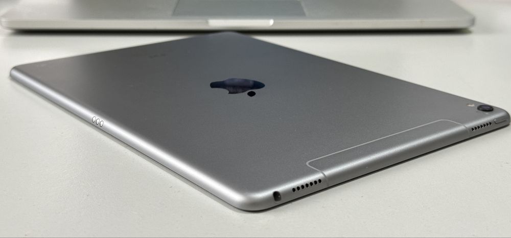 iPad Pro 9.7” 32gb wi-fi + lte A1674