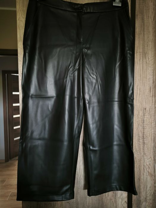Spodnie damskie z eko skóry czarne r.44