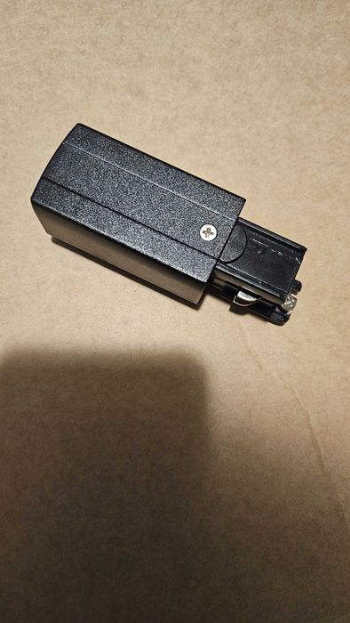 Zasilanie do szynoprzewodu 3F POWERGEAR prawe kolor czarny PRO-0431R-B