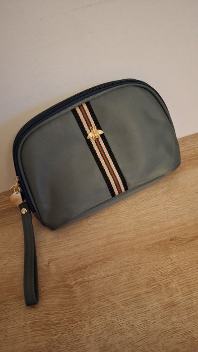 Косметичка зелена гучі