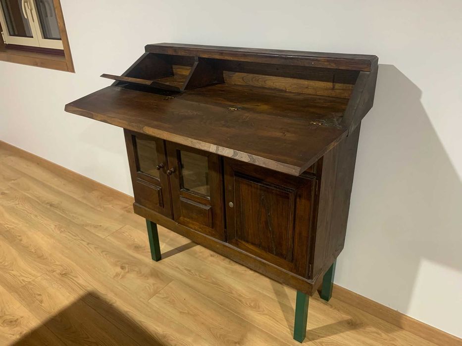 Secretária Vintage clássica em madeira em castanho NOVO PRECO