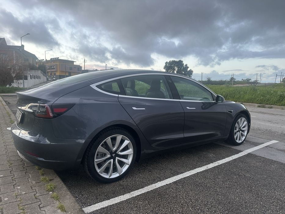 Tesla Model 3 SR Plus