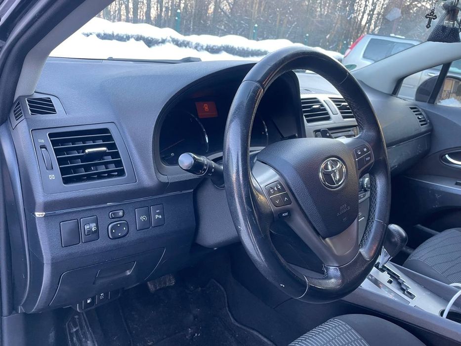 Toyota Avensis 2011 дизель автомат
