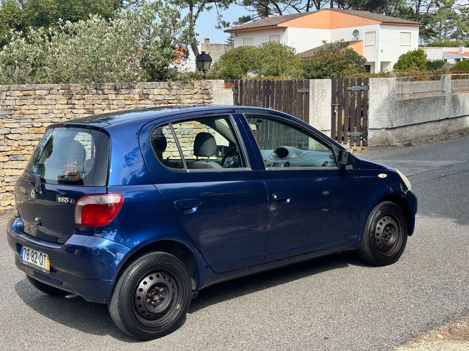 Toyota Yaris 1.0 VVT-i Necessita reparação foto 3
