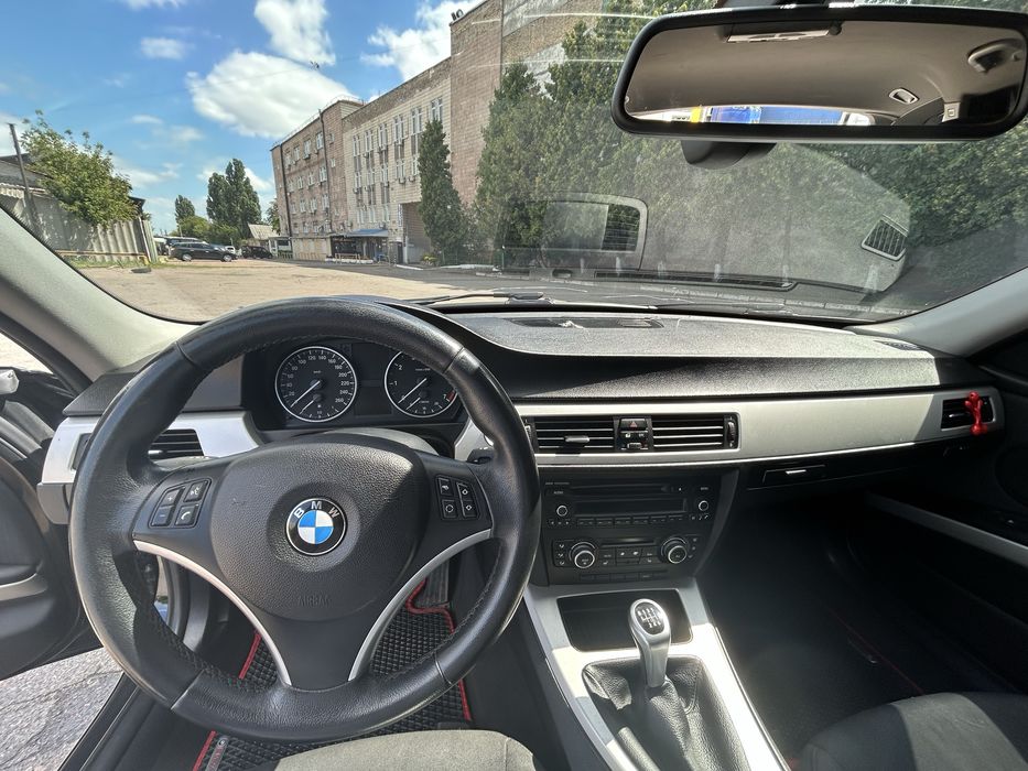 BMW 3 Series 2010 VIN WBAUS31090A831614 фото оголошення 5 з 8