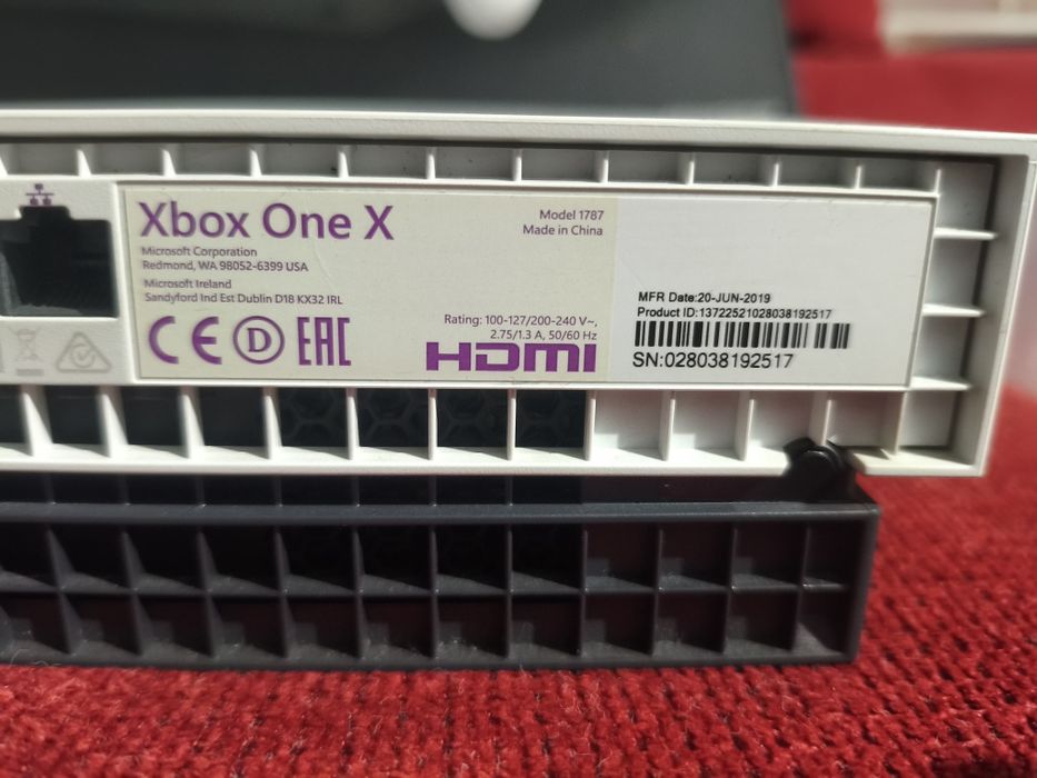 Xbox One X Hyperspace + Comando + Jogos
