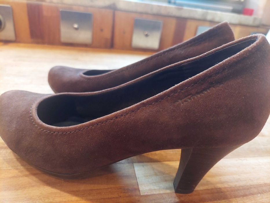 Zamszowe czółenka Tamaris, r. 39, czekoladowy brąz
