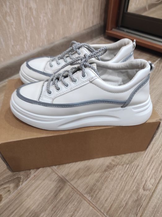 Кросівки, мокасіни р.36- 36,5