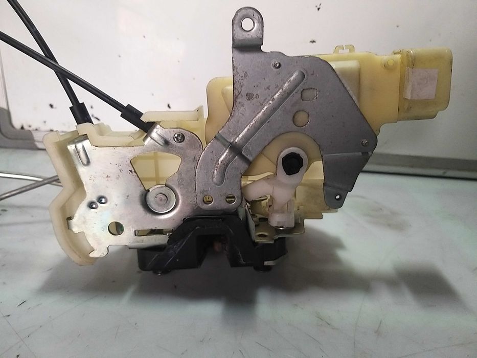 Fecho porta Isuzu D-MAX 2012