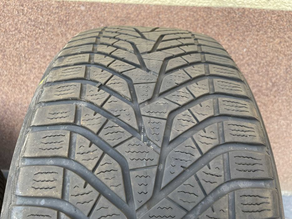 Opony zimowe Yokohama 245/45 R19 - 4 szt.