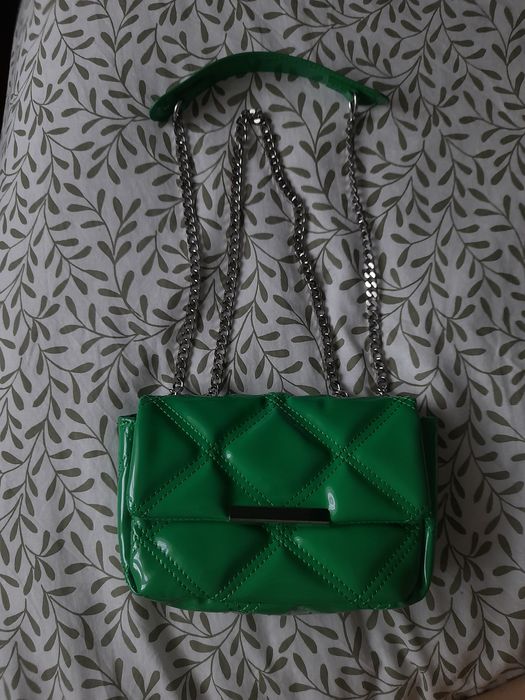 Carteira verde da Bershka