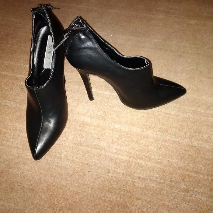 Туфли ботильоны острый носок, шпилька