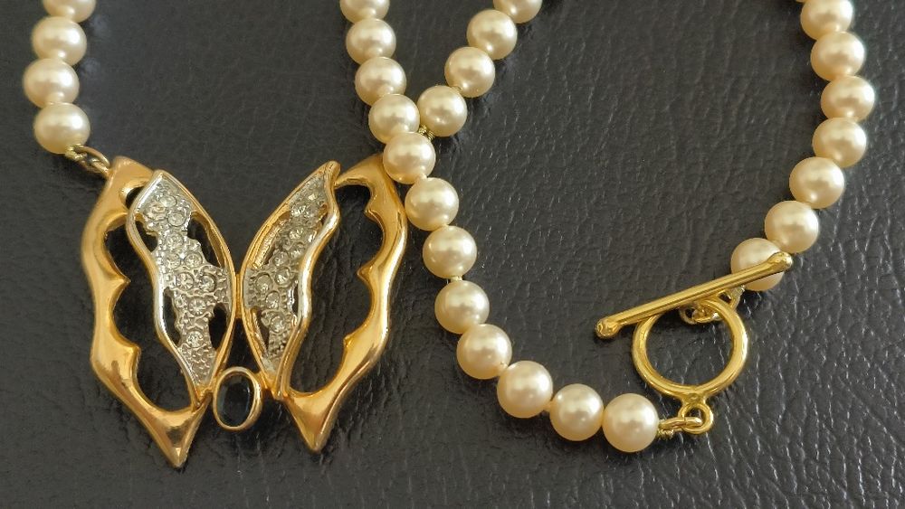 Colar pérolas com borboleta em prata